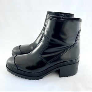 Authentic Burberry London 100% genuine leather chunky heel boots. 🖤